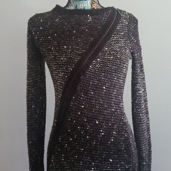 BCBGMaxazria Sweater!🖤🤎🤍   - Picture 2 of 9